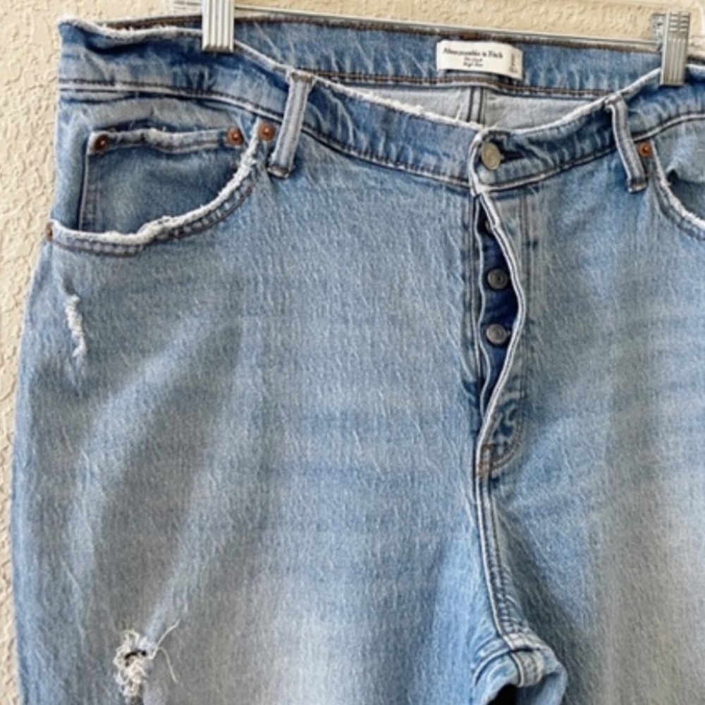 Abercrombie & Fitch Light Blue High-Rise Distressed Straight Jeans - Picture 9 of 13